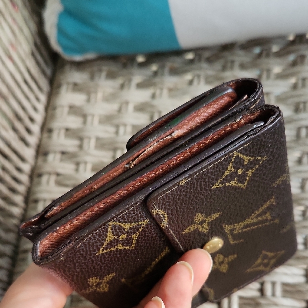 Louis Vuitton Monogram Key Holder in Brown and Gold - Picture 7 of 16